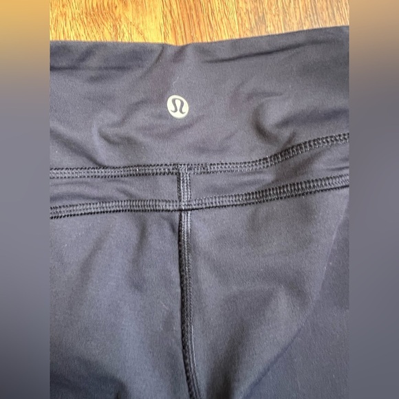 Lululemon Athletica  womens size 6 Capris - Picture 4 of 5